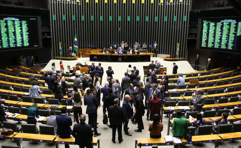 Câmara aprova projeto que perdoa dívidas e aumenta teto de faturamento das MEI’s