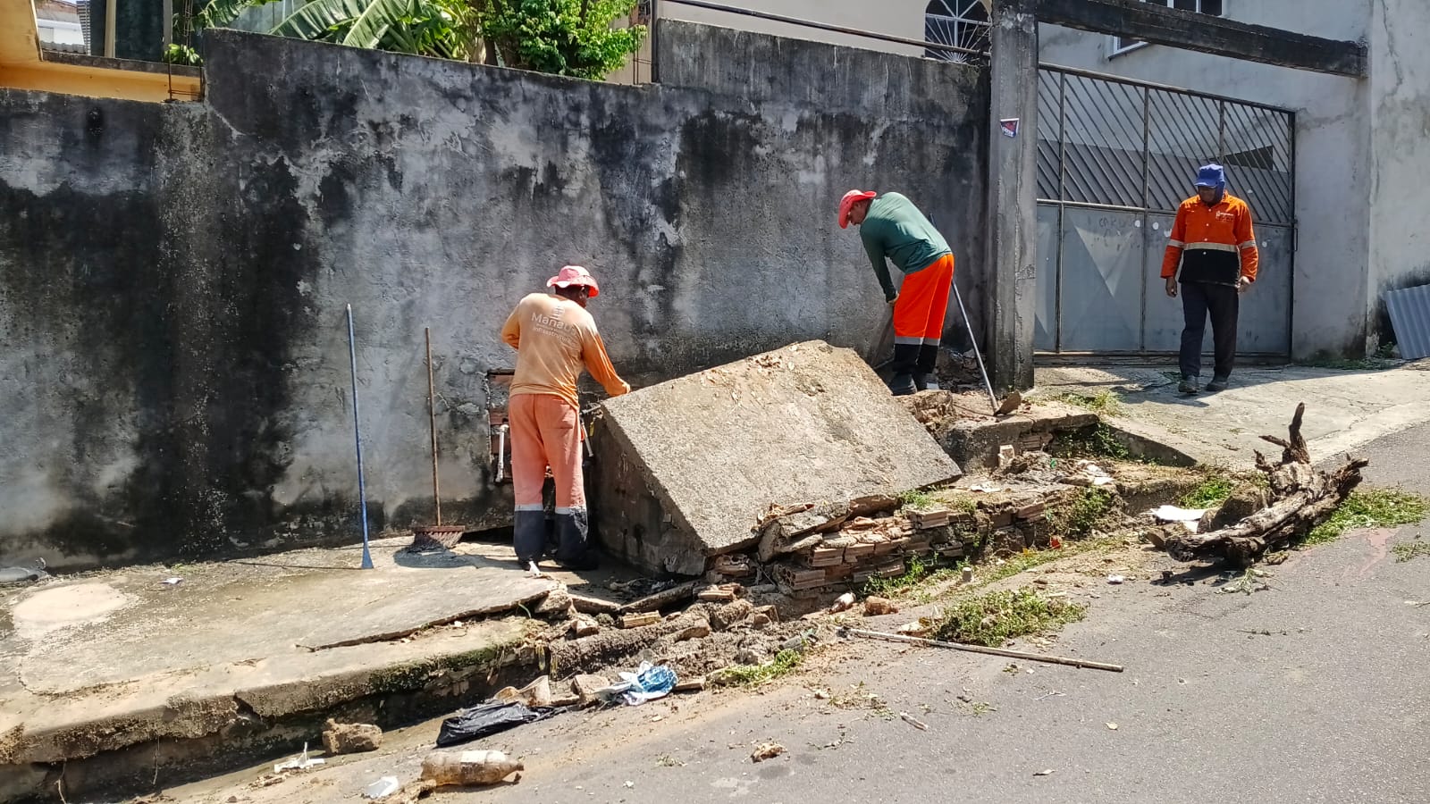 Prefeitura de Manaus recupera rede de drenagem na rua Arthur Virgílio, no bairro Vila da Prata