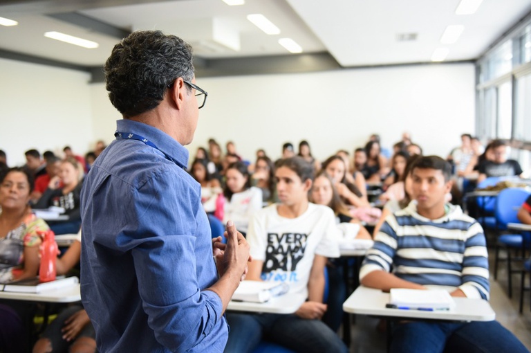 Rede de universidades federais acolhe professores e educadores vítimas de perseguição