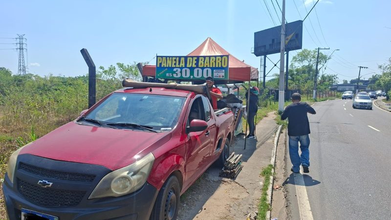 Prefeitura de Manaus notifica barraca por ocupação irregular de calçada e melhora circulação de pedestres na avenida Ephigênio Salles