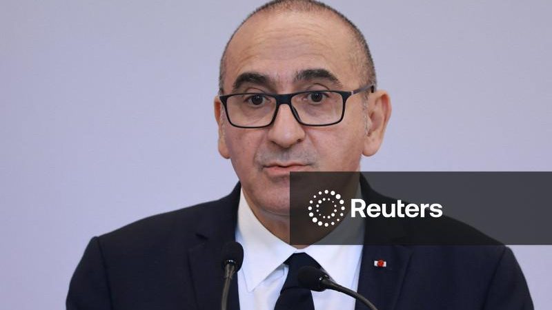 Ministro do Interior da França deve mobilizar 70 mil policiais para protestos no Halloween