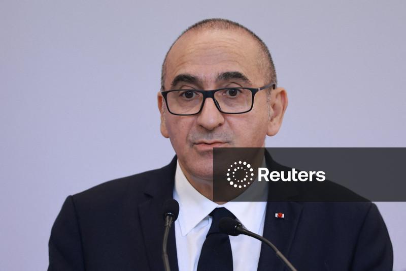 Ministro do Interior da França deve mobilizar 70 mil policiais para protestos no Halloween