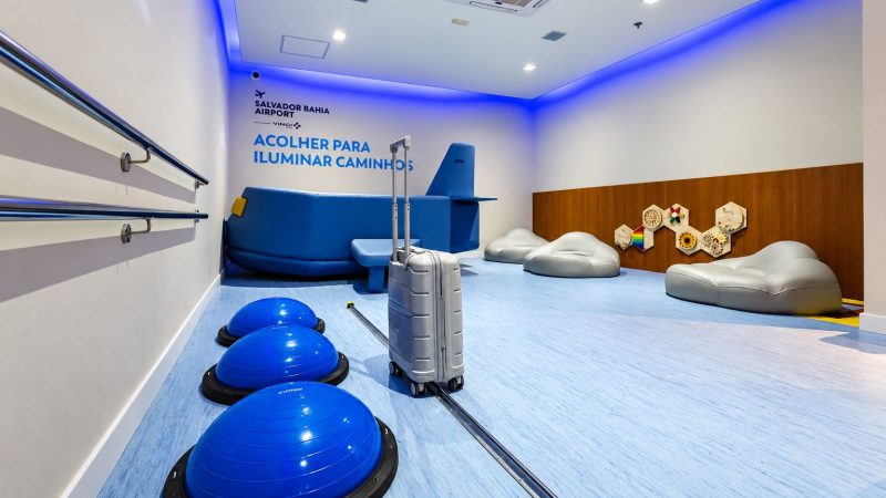 Aeroportos ampliam espaços de acolhimento para passageiros neurodivergentes