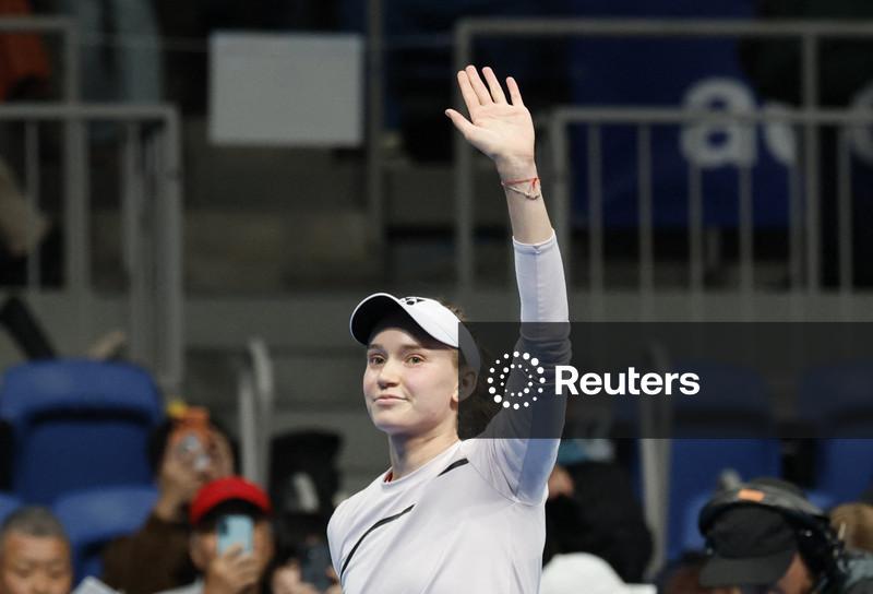 Rybakina garante 1º lugar no ranking de fim de ano do tênis com vitória em Tóquio