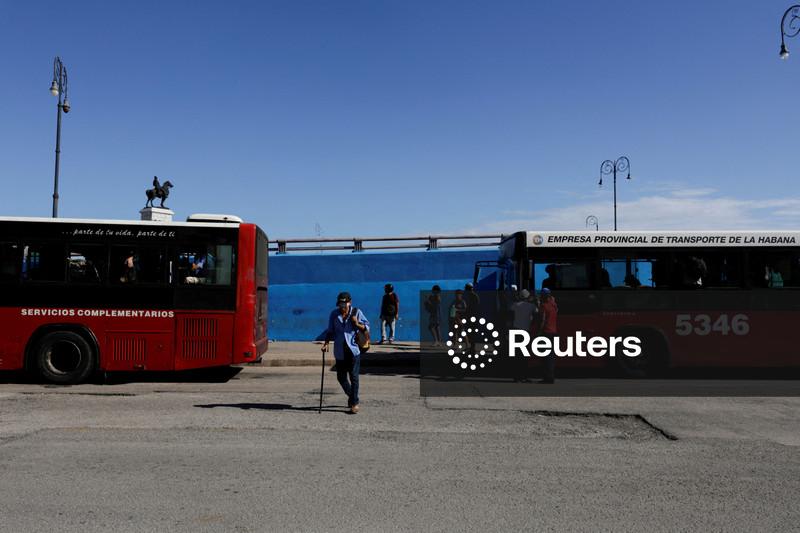 Transporte público de Cuba atinge baixa histórica em meio a bloqueio de combustível dos EUA, diz ministro