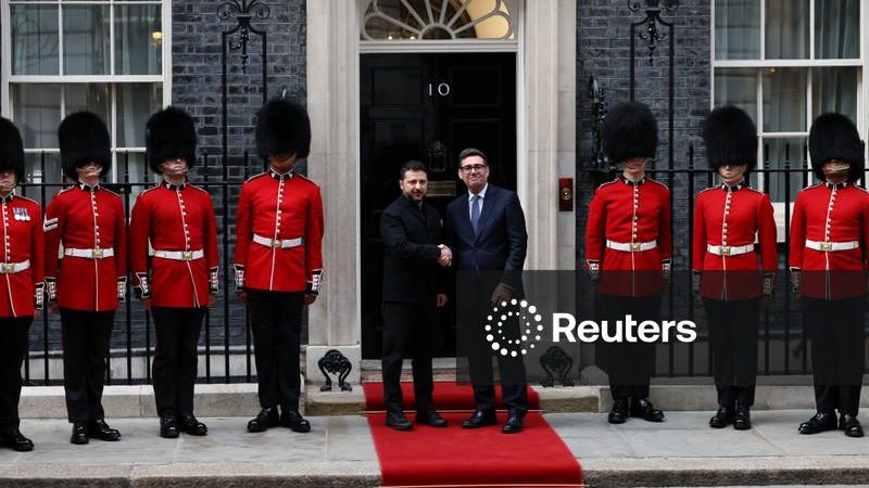Zelenskiy recebe apoio total do Reino Unido depois que Trump se voltou contra ele