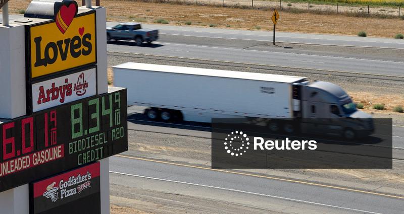 Trump defende acordo de diesel com Rússia enquanto parlamentares de ambos partidos reclamam
