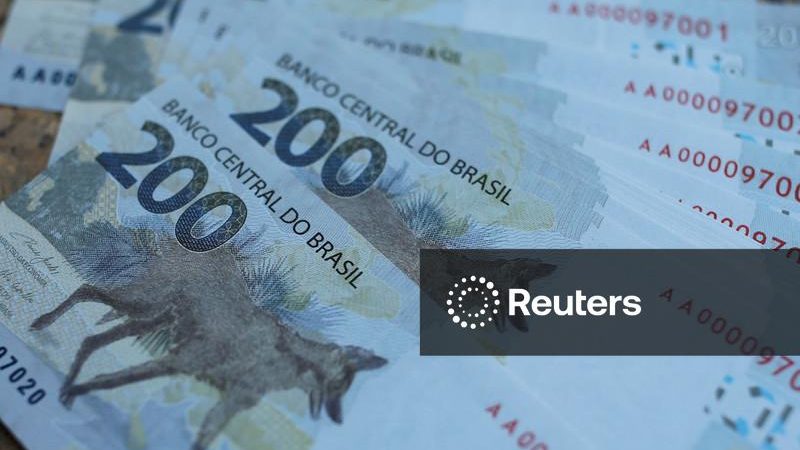 Taxas têm perdas firmes com mercado ajustando posições antes de leilão do Tesouro