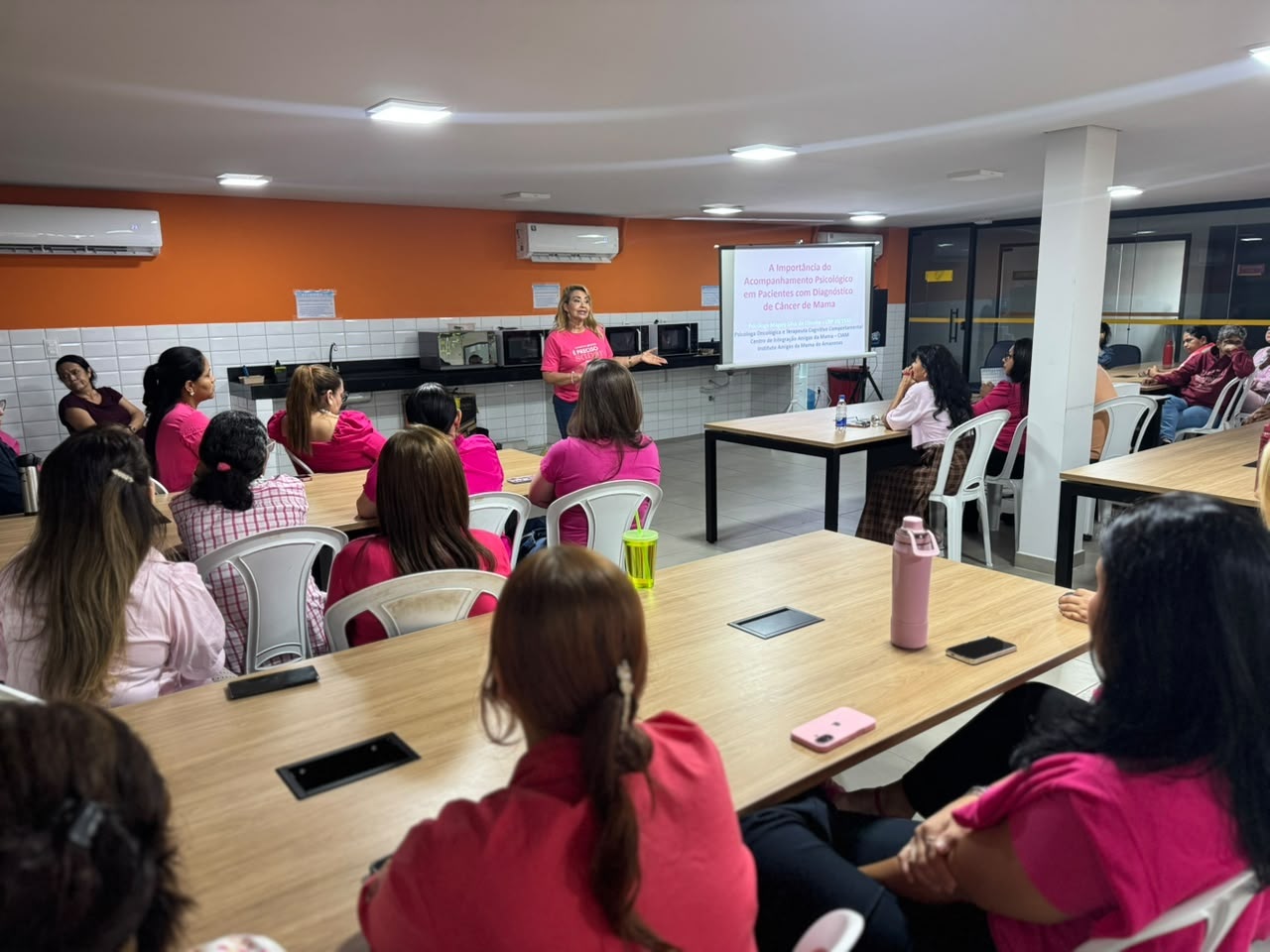 Prefeitura promove palestra do Outubro Rosa com foco na prevenção do câncer e no apoio emocional