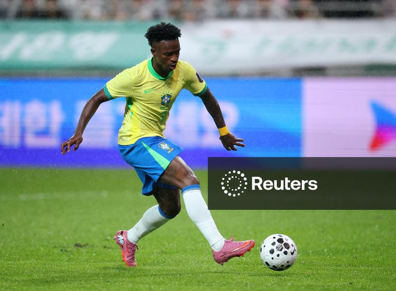 Vinicius Jr. ficará de fora de clássico contra Barcelona após suspensão de quatro partidas