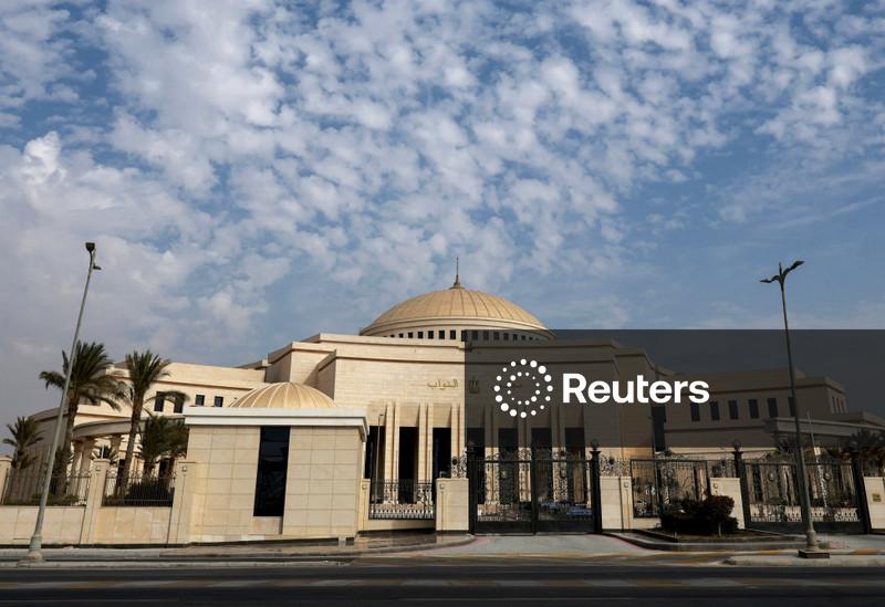 Petróleo fecha em queda com esperanças de paz; ataques à Arábia Saudita limitam perdas
