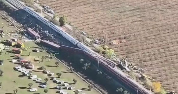 Colisão entre trens de alta velocidade deixa 64 mortos e 80 feridos na Espanha