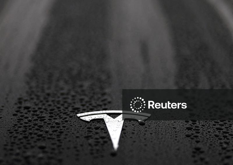 Tesla deve lançar Roadster após anos de atraso