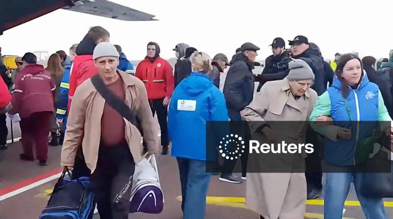 Moradores famintos de cidade ocupada pela Rússia voltam à Ucrânia em raro cessar-fogo