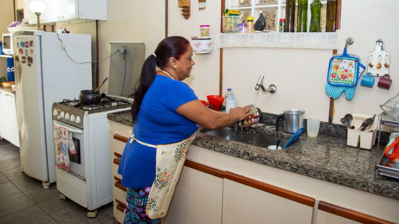 Dona de casa pode contribuir para o INSS e ter direito a benefícios