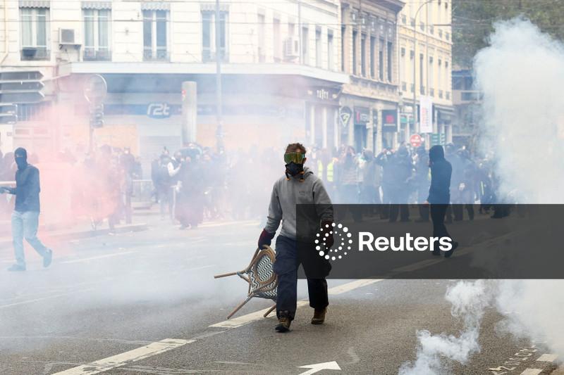 Estudantes franceses dizem que governo ofereceu acordo, mas eles querem mais