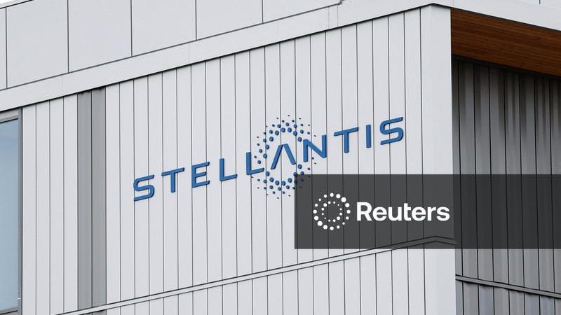 Lucro operacional da Stellantis aumenta à medida que cortes de custos ganham força