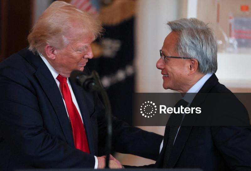 Trump divulga transações com ações da Nvidia enquanto se prepara para homenagear CEO da empresa